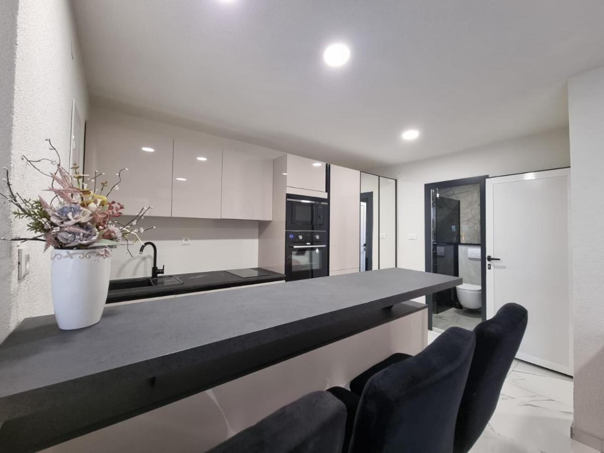 Apartman Lovre Zadar Bagian luar foto